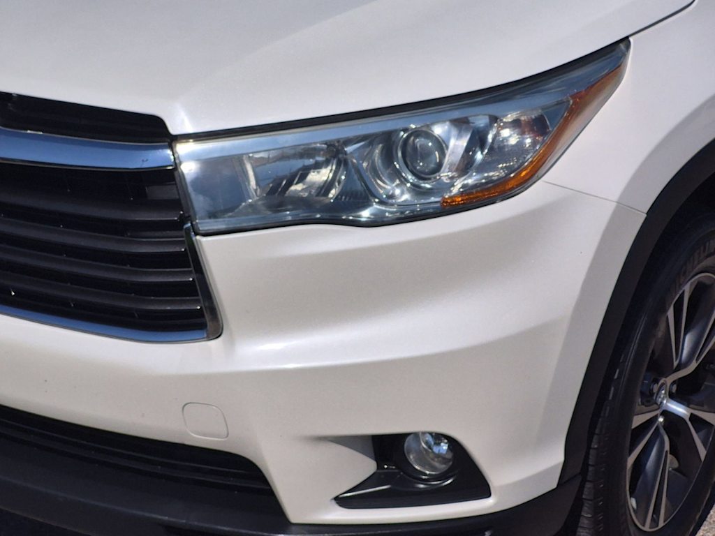 Thumbnail: 2016 Toyota Highlander - 23