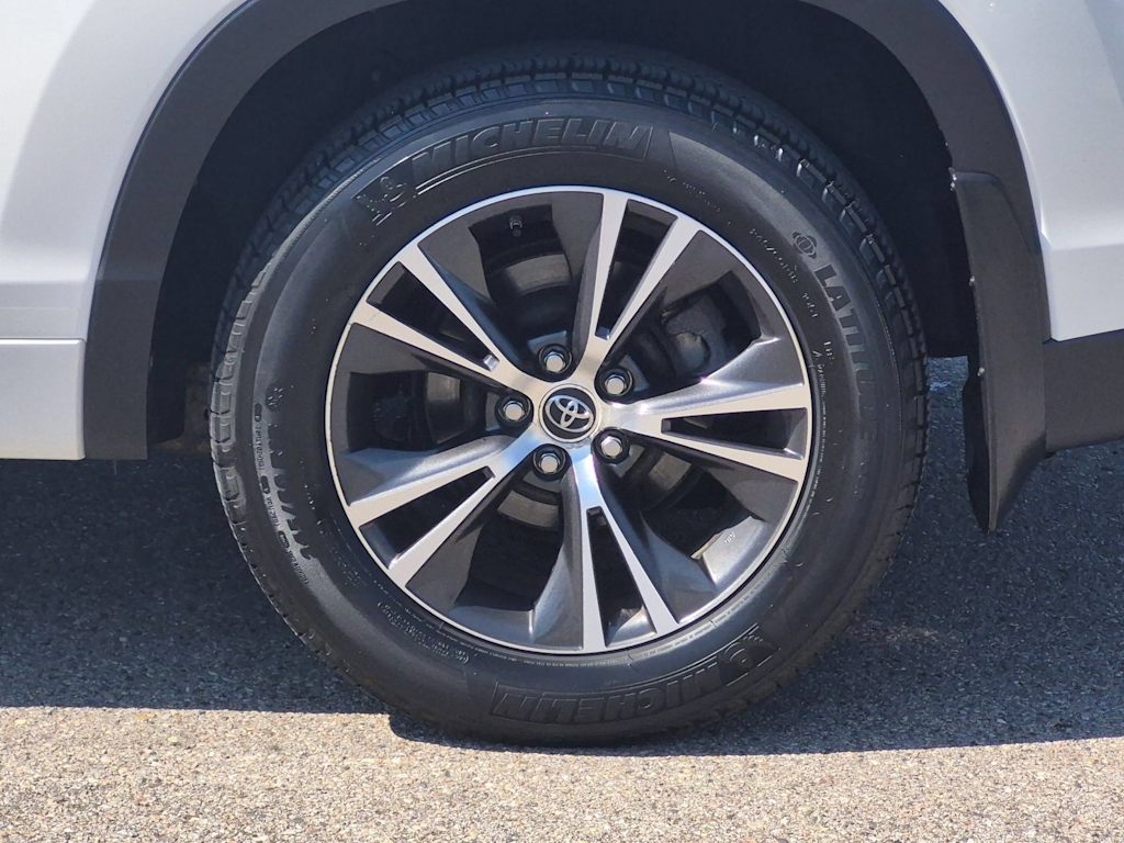 Thumbnail: 2016 Toyota Highlander - 8