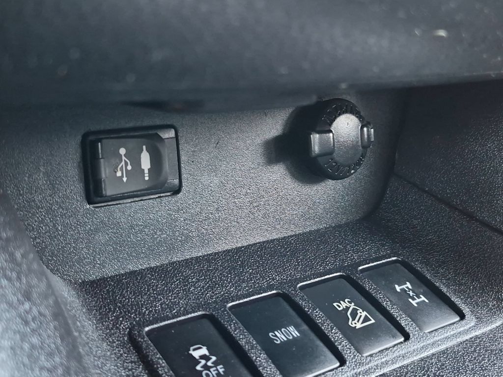 Thumbnail: 2016 Toyota Highlander - 36