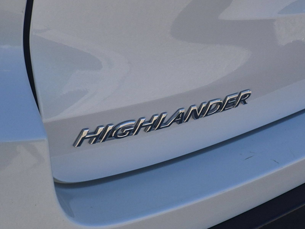 Thumbnail: 2016 Toyota Highlander - 24