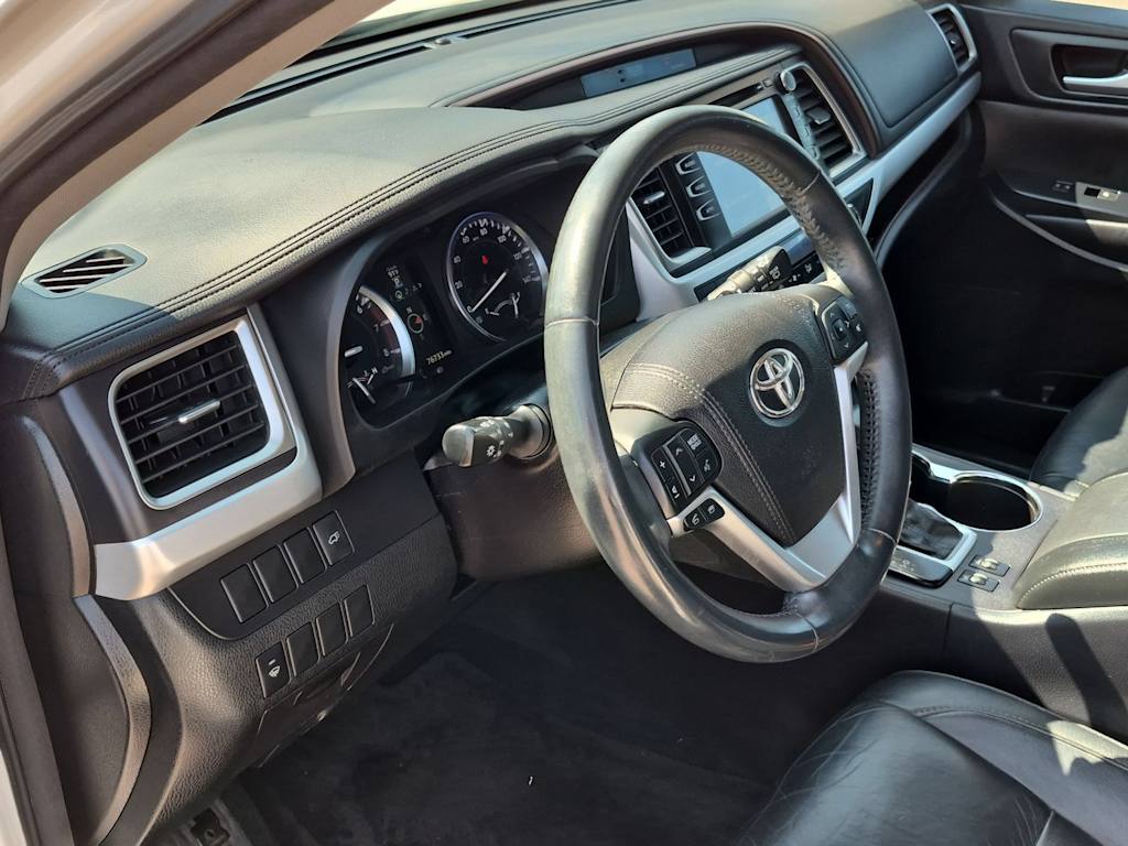 Thumbnail: 2016 Toyota Highlander - 2
