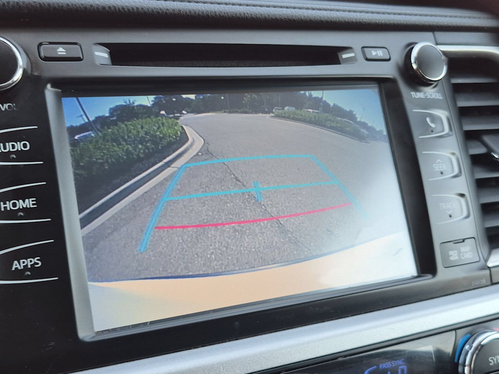 Thumbnail: 2016 Toyota Highlander - 35