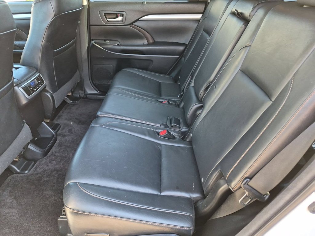 Thumbnail: 2016 Toyota Highlander - 27
