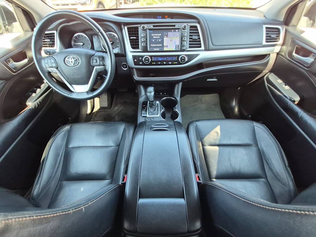 Thumbnail: 2016 Toyota Highlander - 9