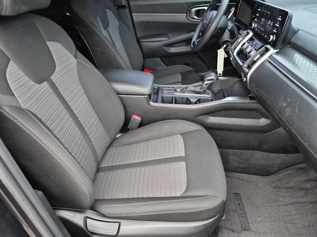 Thumbnail: 2023 Kia Sorento - 11