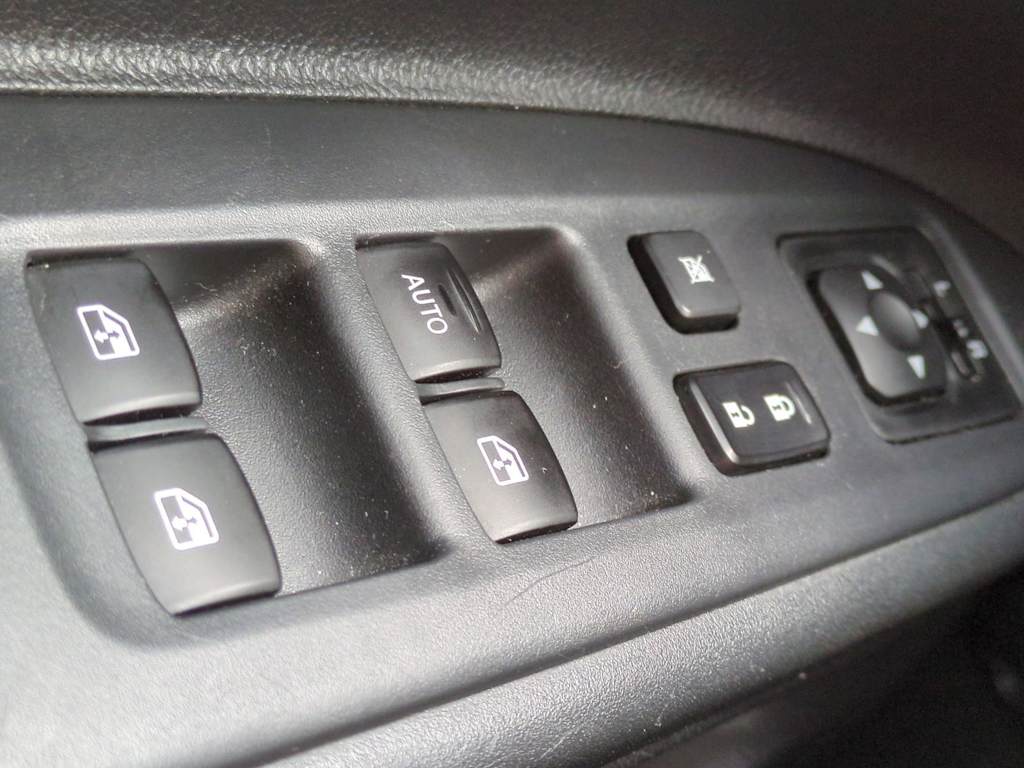 Thumbnail: 2018 Mitsubishi Outlander - 32