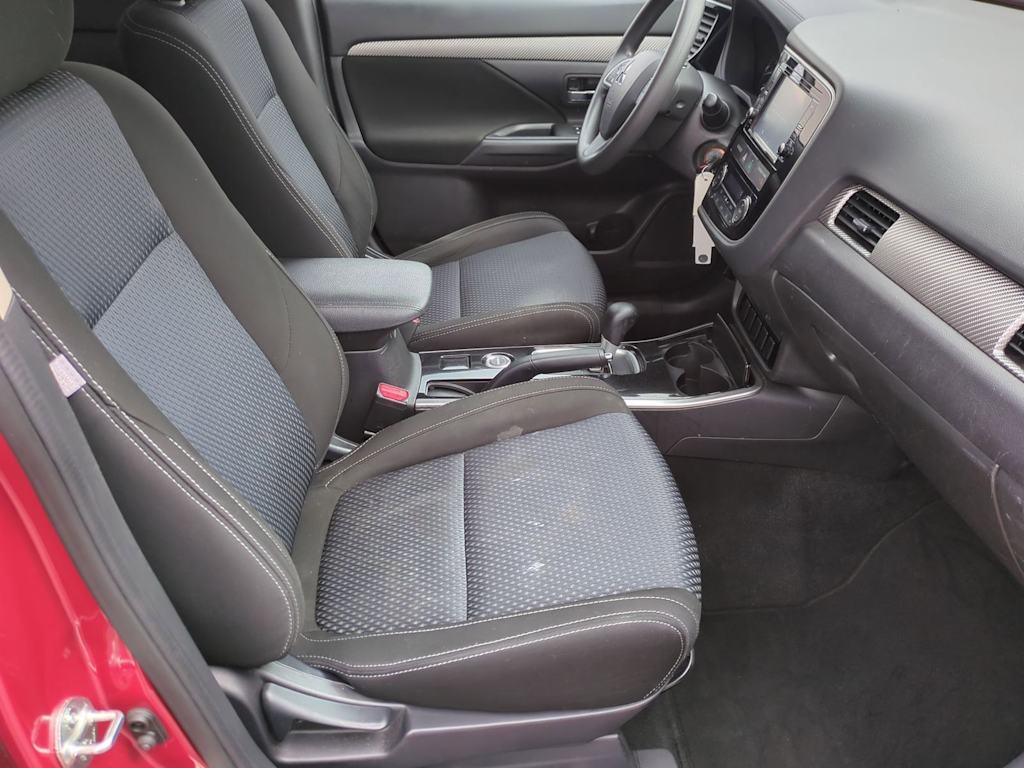 Thumbnail: 2018 Mitsubishi Outlander - 11