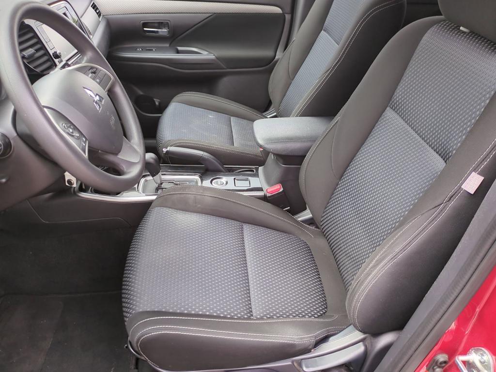 Thumbnail: 2018 Mitsubishi Outlander - 10