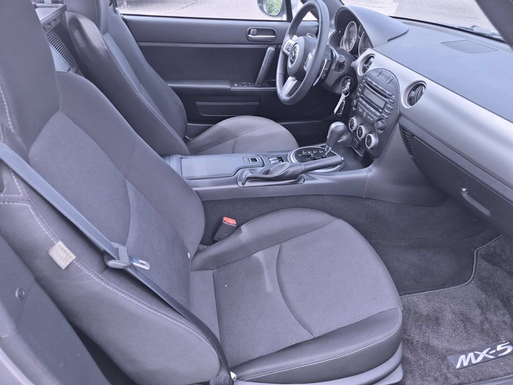 Thumbnail: 2010 Mazda MX-5 Miata - 10