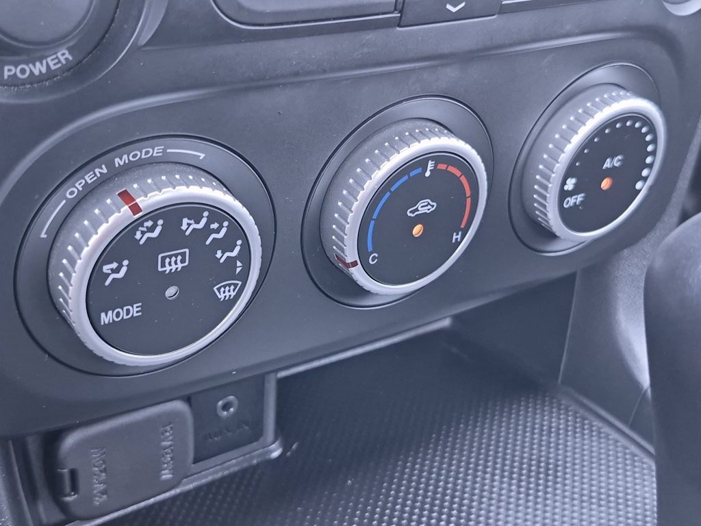 Thumbnail: 2010 Mazda MX-5 Miata - 28