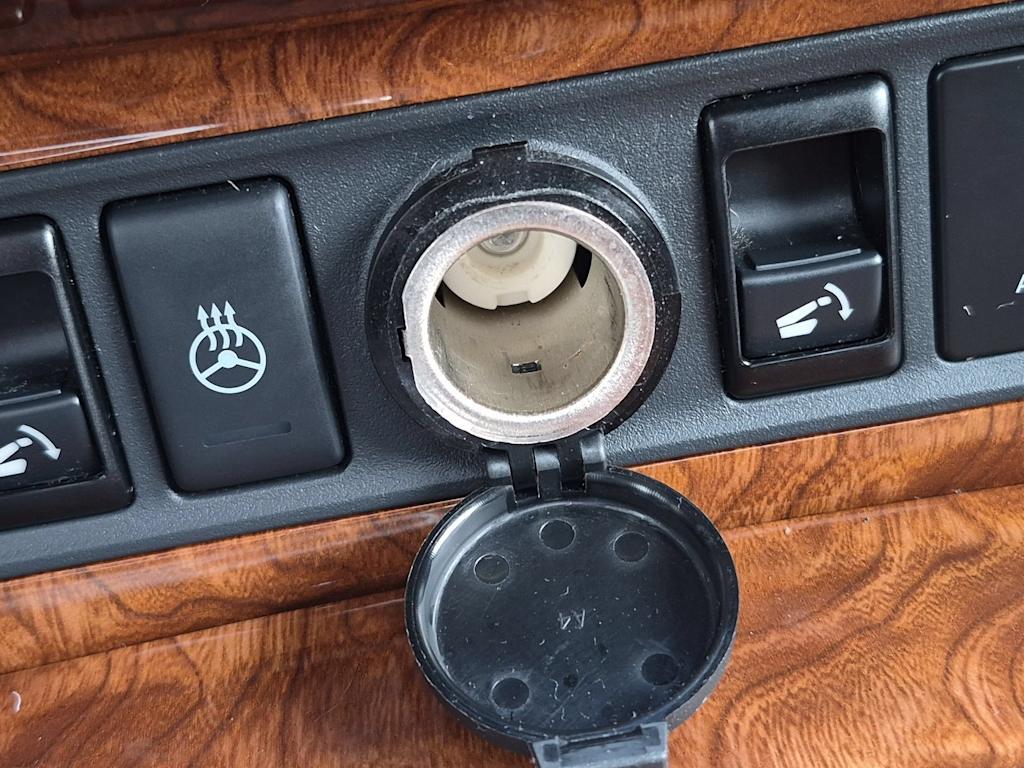 Thumbnail: 2015 INFINITI QX80 - 35