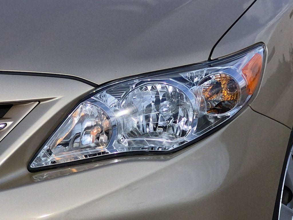 Thumbnail: 2013 Toyota Corolla - 24