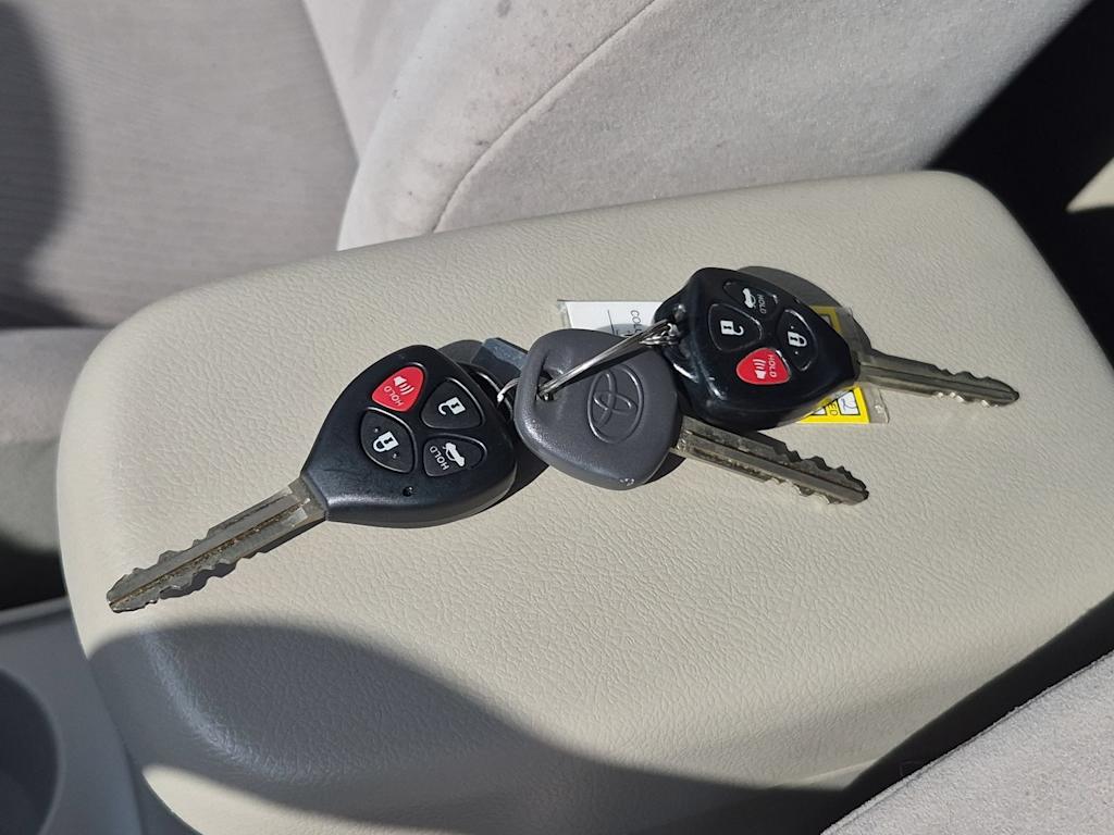 Thumbnail: 2013 Toyota Corolla - 18