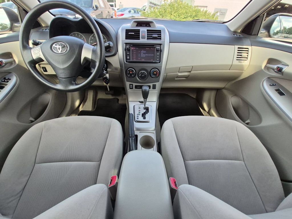 Thumbnail: 2013 Toyota Corolla - 9
