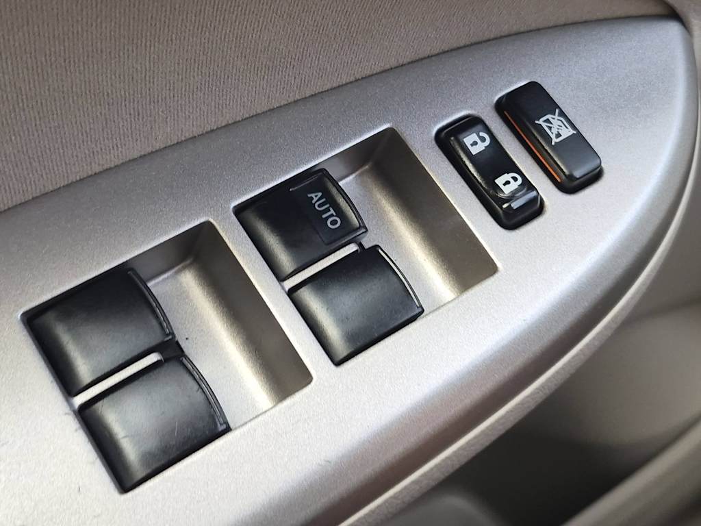 Thumbnail: 2013 Toyota Corolla - 32