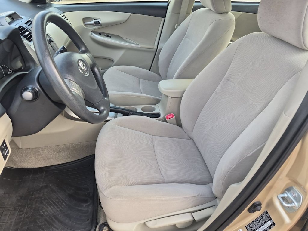 Thumbnail: 2013 Toyota Corolla - 10