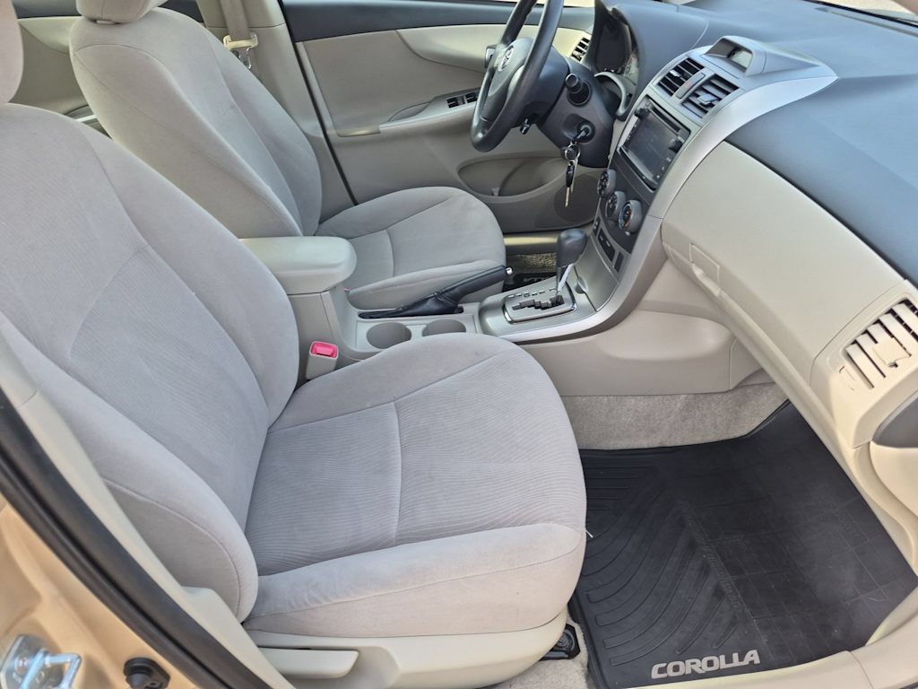 Thumbnail: 2013 Toyota Corolla - 11