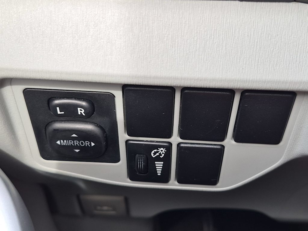 Thumbnail: 2013 Toyota Prius - 31