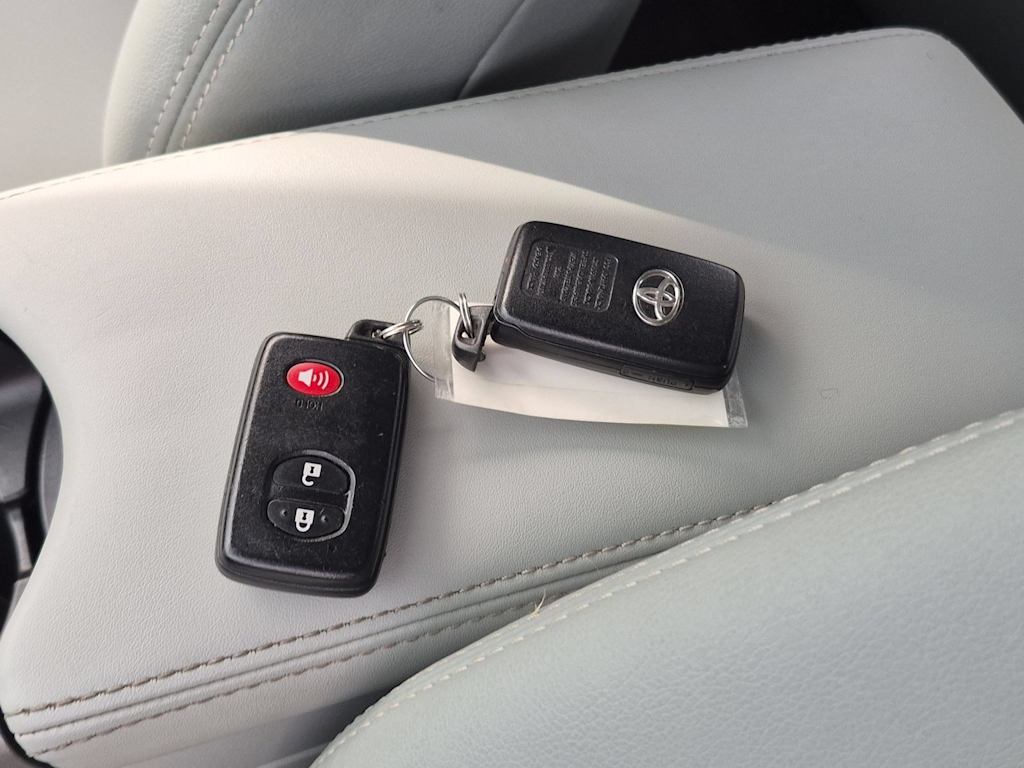 Thumbnail: 2013 Toyota Prius - 15
