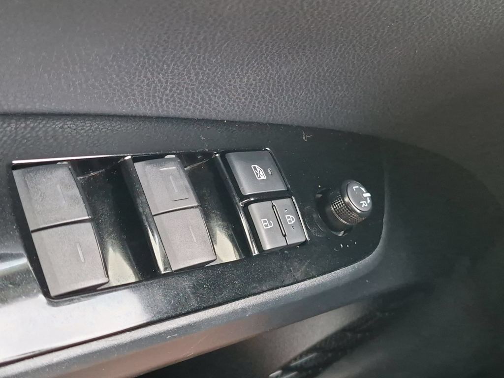 Thumbnail: 2019 Toyota Prius - 32