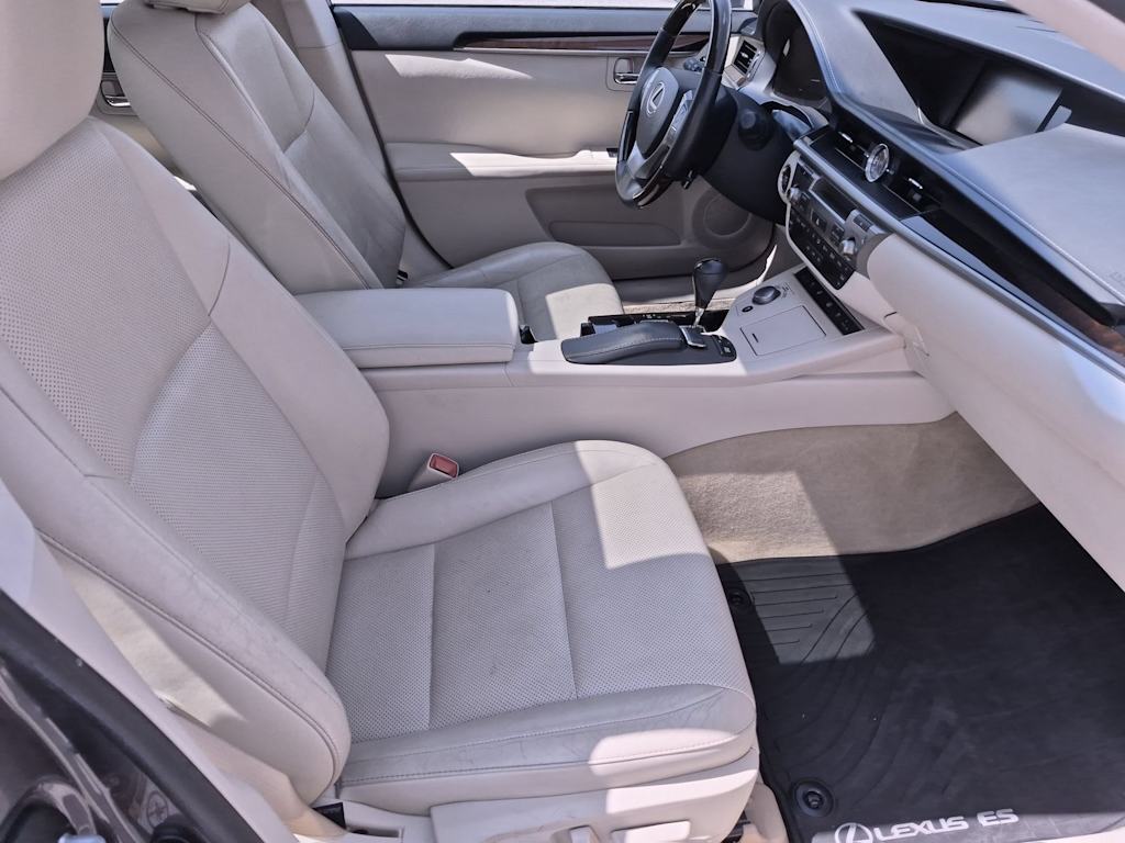 Thumbnail: 2013 Lexus ES - 29