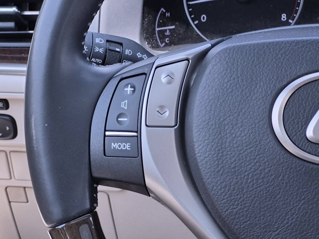 Thumbnail: 2013 Lexus ES - 30
