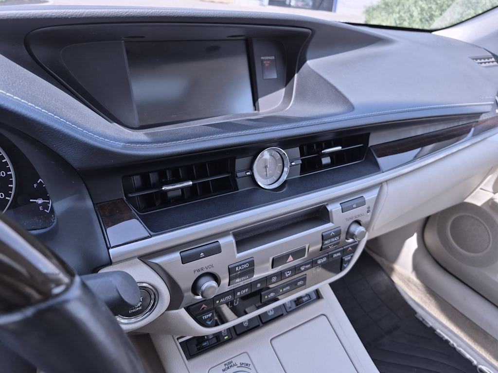 Thumbnail: 2013 Lexus ES - 13
