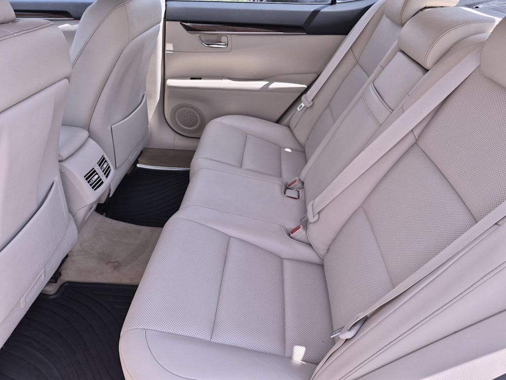 Thumbnail: 2013 Lexus ES - 11