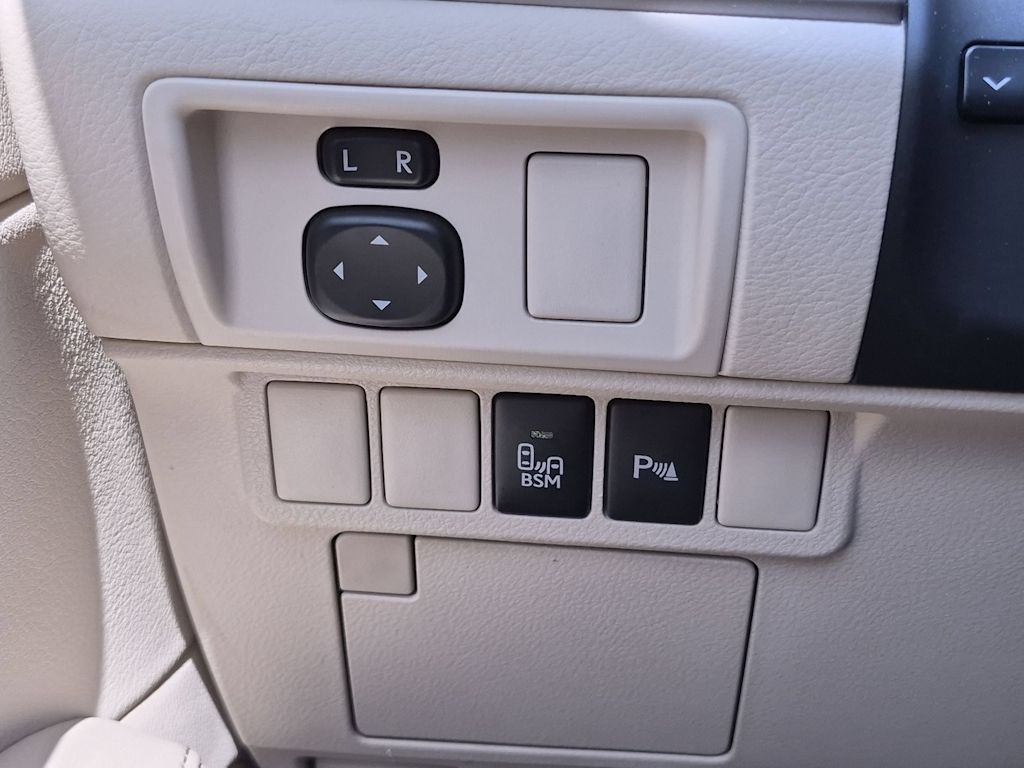 Thumbnail: 2013 Lexus ES - 33