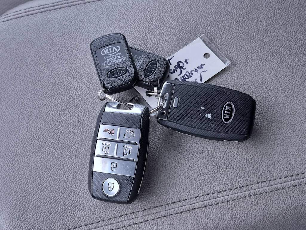 Thumbnail: 2021 Kia Sedona - 16