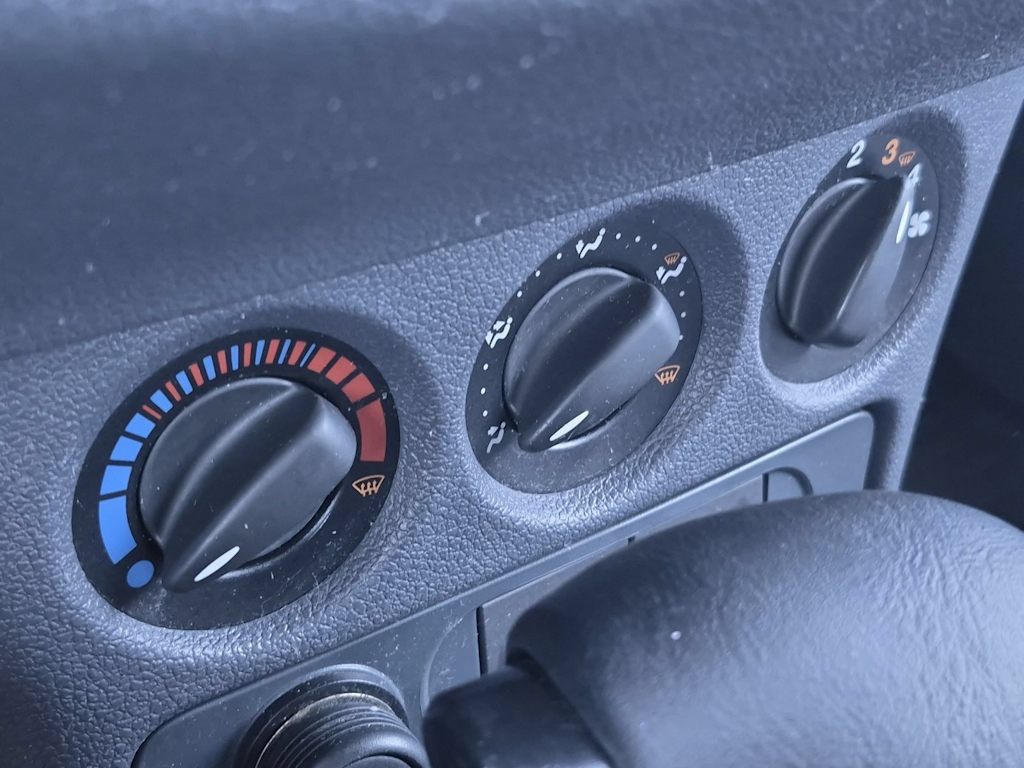 Thumbnail: 2011 Ford Transit Series - 32