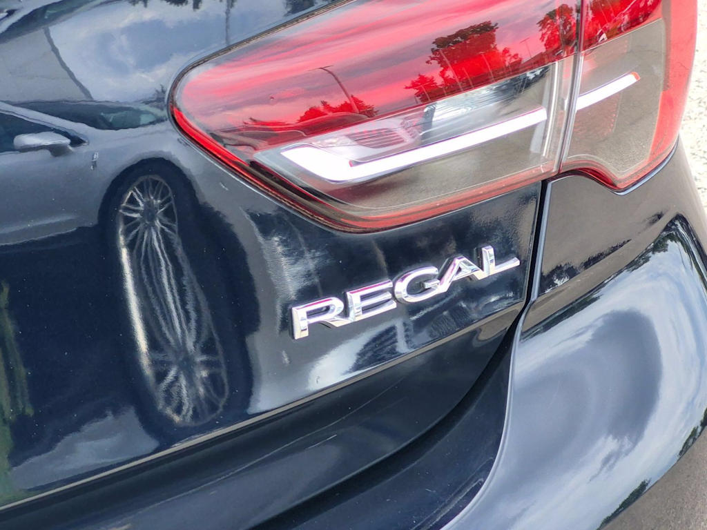 Thumbnail: 2018 Buick Regal - 25
