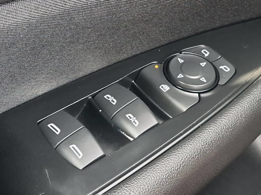 Thumbnail: 2018 Buick Regal - 34