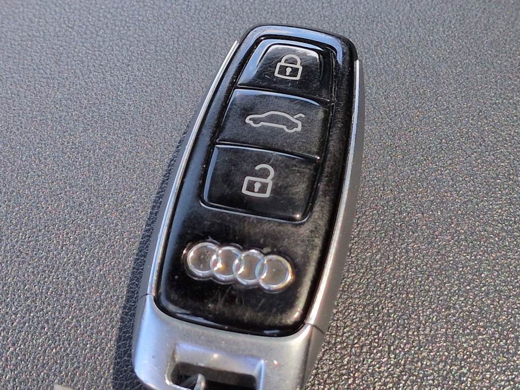 Thumbnail: 2019 Audi Q8 - 17