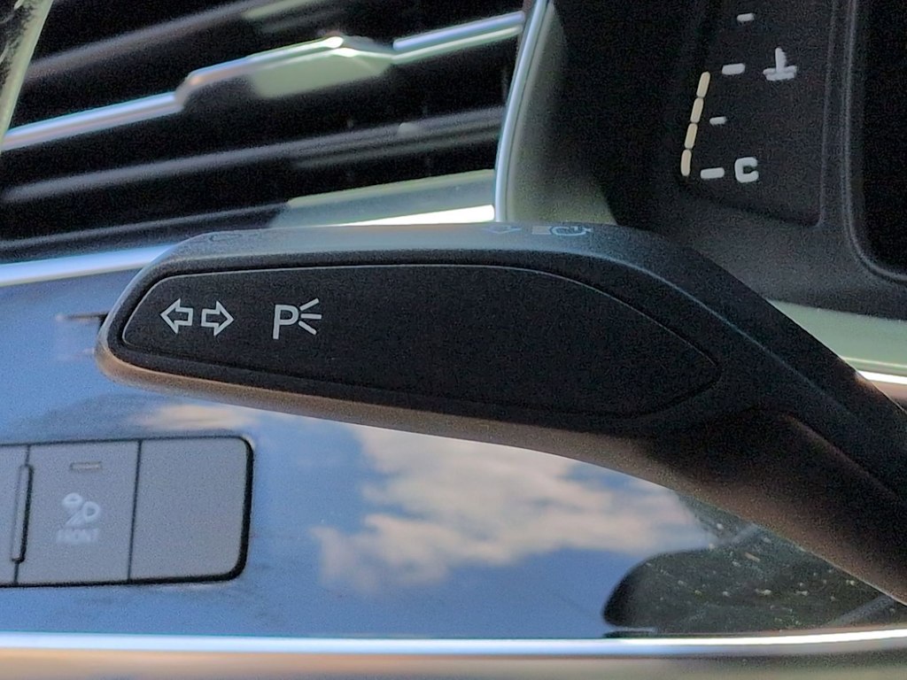 Thumbnail: 2019 Audi Q8 - 32
