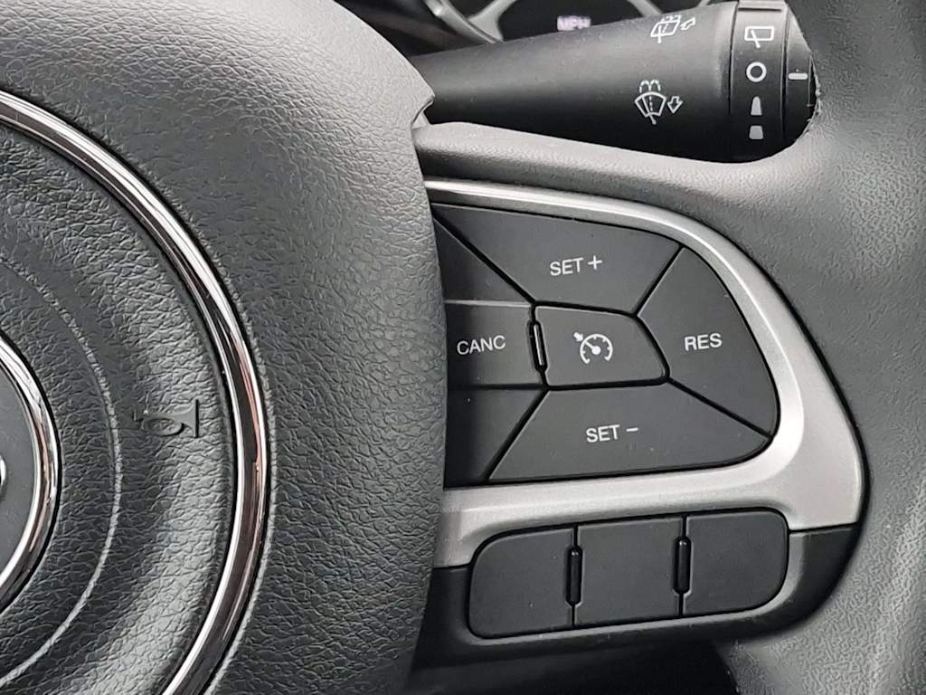 Thumbnail: 2018 Jeep Renegade - 30
