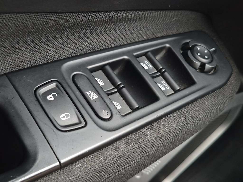 Thumbnail: 2018 Jeep Renegade - 32