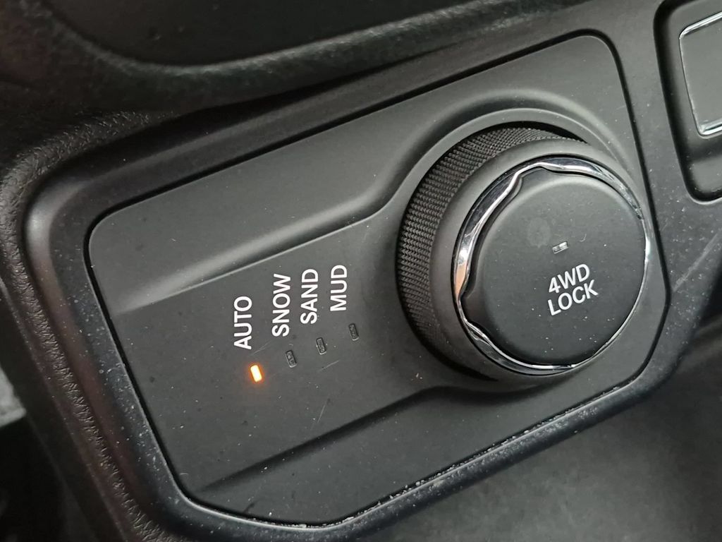 Thumbnail: 2018 Jeep Renegade - 33