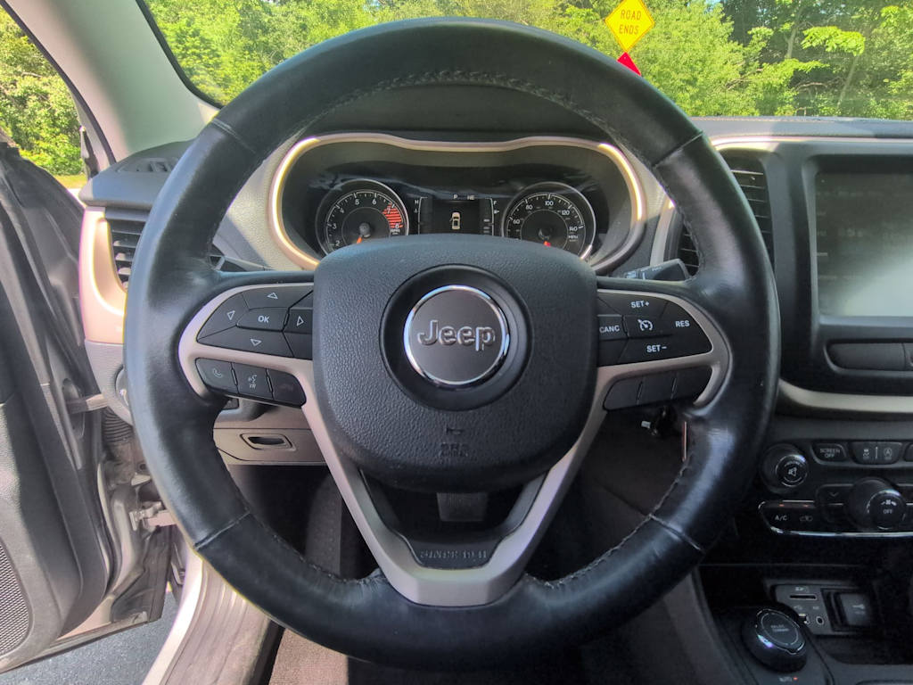 Thumbnail: 2016 Jeep Cherokee - 14