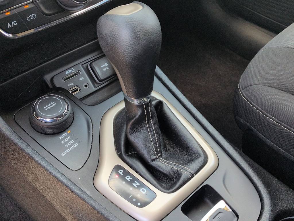 Thumbnail: 2016 Jeep Cherokee - 16