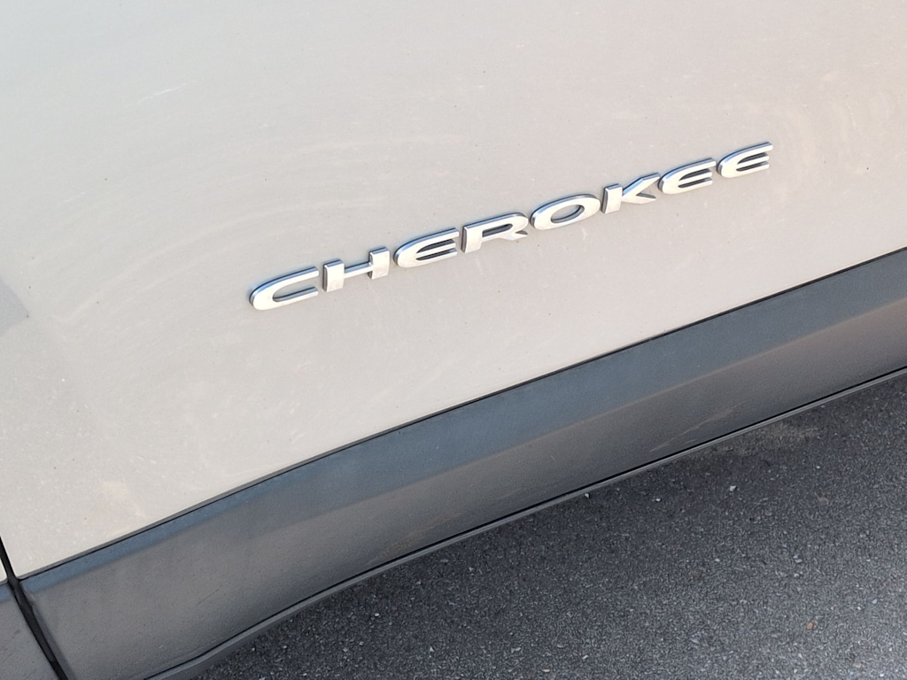 Thumbnail: 2016 Jeep Cherokee - 7