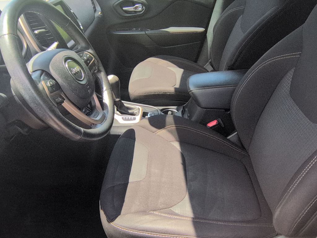 Thumbnail: 2016 Jeep Cherokee - 11