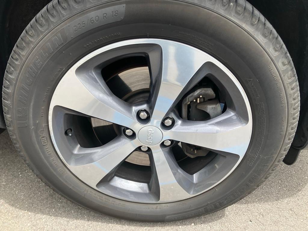 Thumbnail: 2019 Jeep Cherokee - 14