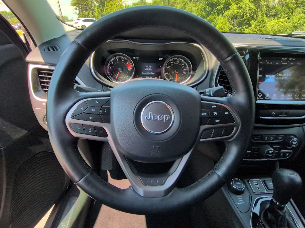Thumbnail: 2019 Jeep Cherokee - 12