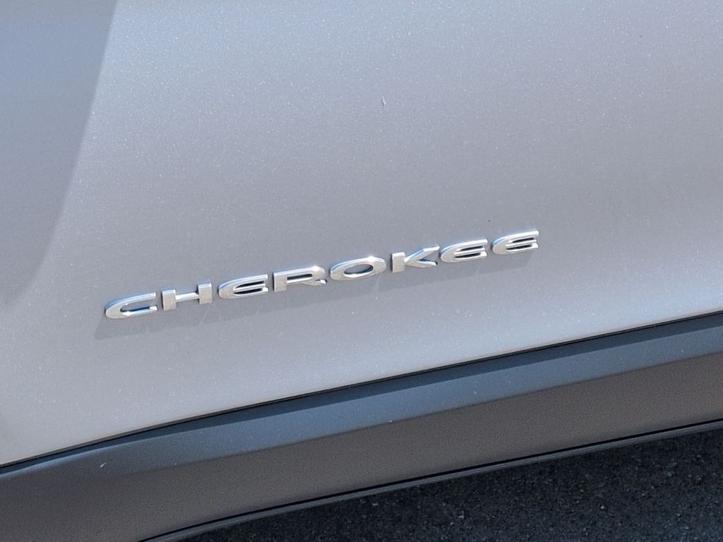 Thumbnail: 2019 Jeep Cherokee - 25
