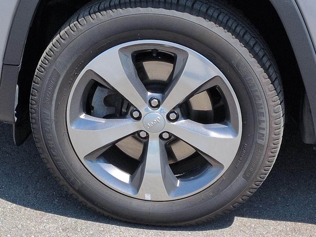 Thumbnail: 2019 Jeep Cherokee - 7