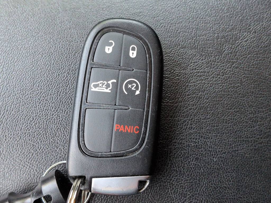 Thumbnail: 2019 Jeep Cherokee - 17