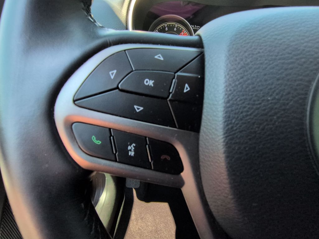 Thumbnail: 2019 Jeep Cherokee - 29