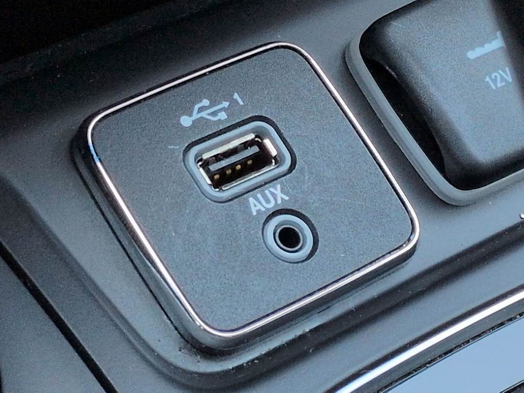 Thumbnail: 2019 Jeep Cherokee - 35