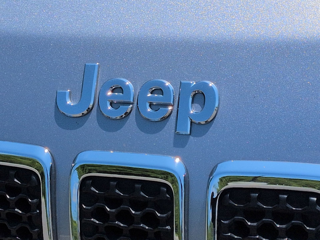 Thumbnail: 2019 Jeep Cherokee - 6